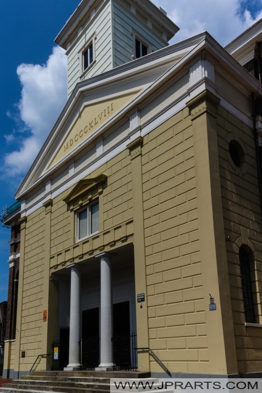 Entrada Jozefkerk en Assen, Países Bajos