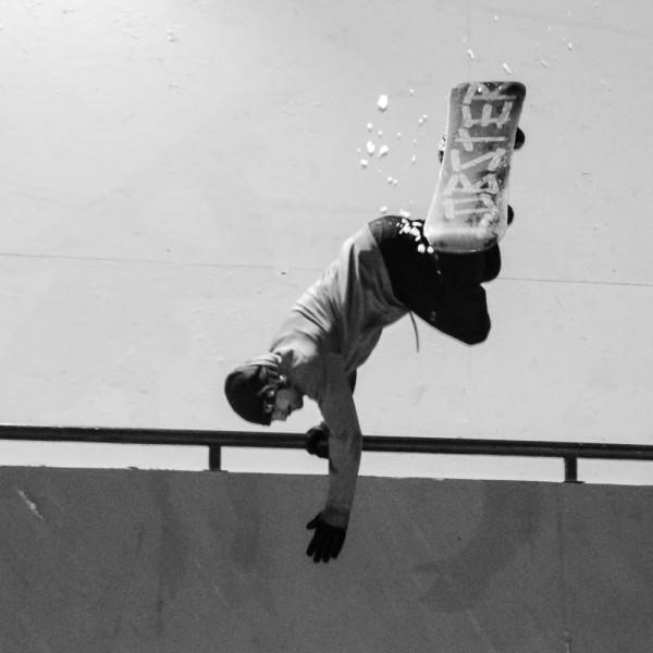 Eiki Helgason upside down hanging on the rail