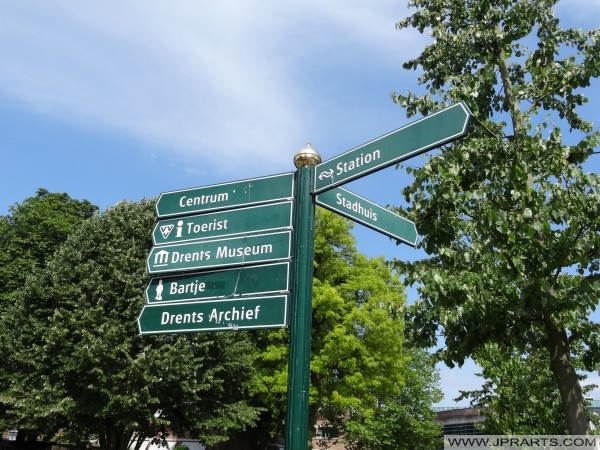 Signposts Assen (The Netherlands) Wegweiser in Assen, Niederlande