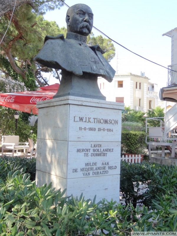 Borstbeeld van Thomson (Durres, Albanië)