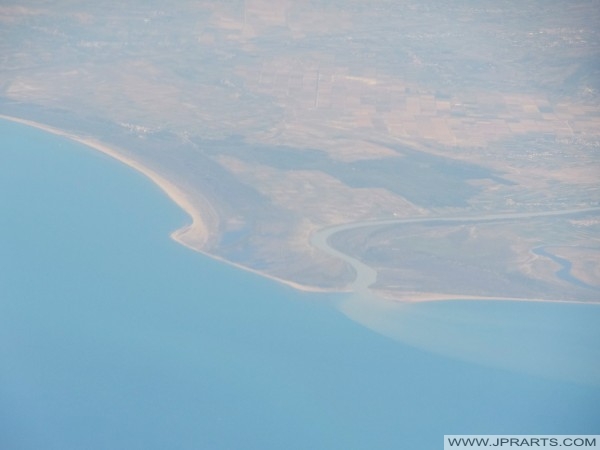 Lumi Vjosa fiume sfocia nel Mar Adriatico (Albania)