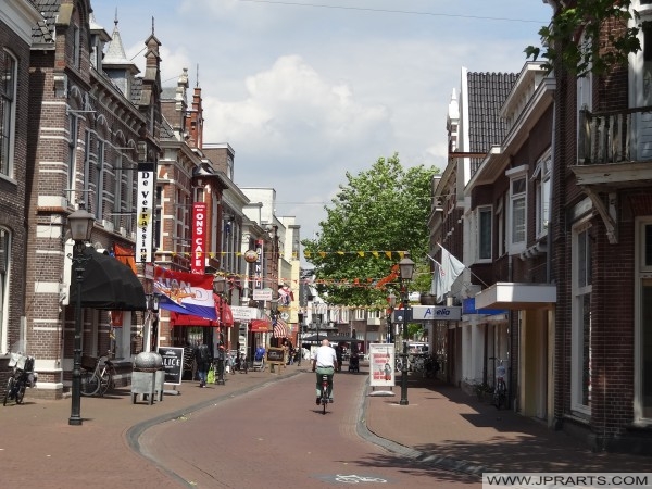 tiendas en el Kerkstraat en Assen, Países Bajos