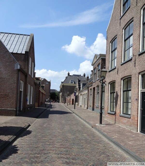 vista total da Kloosterstraat em Assen, Holanda