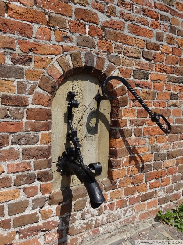 ancienne pompe à monastère (1883) dans la Kloosterstraat à Assen, Pays-Bas