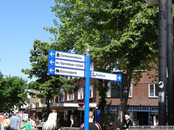 Wegweiser in Emmen, Niederlande