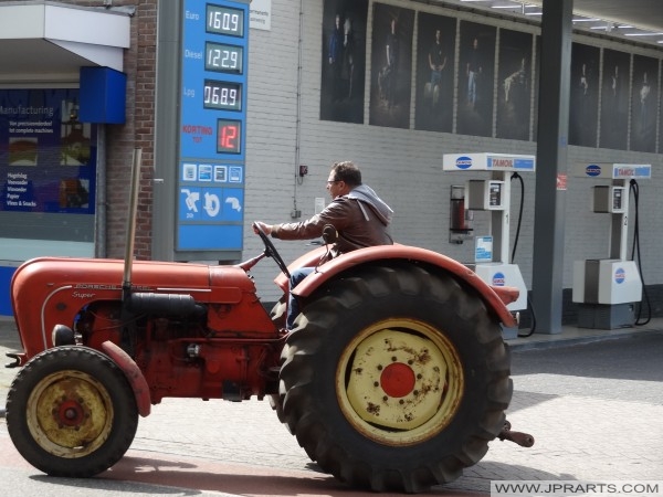 Porsche Diesel Tractor tijdens TOC Deurne 2015 (Nederland)