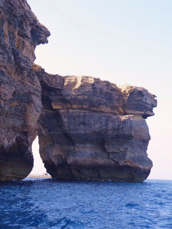 Cerca de la ventana azul en Dwerja (Gozo, Malta)