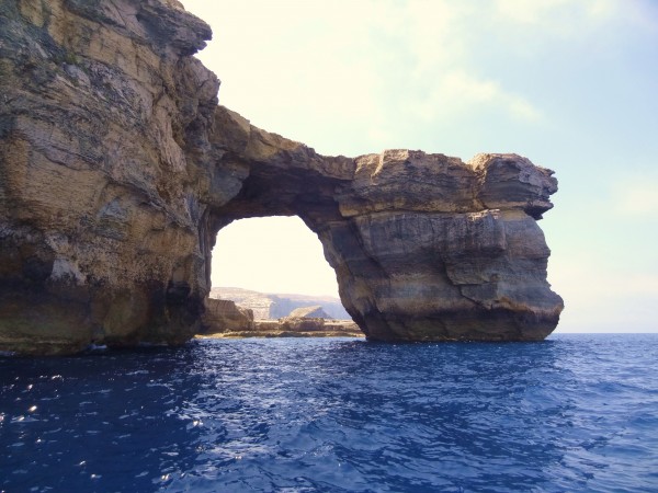 Okno Azure w Dwejra widziana z morza (Gozo, Malta)