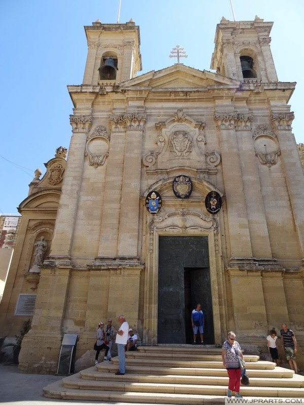 Entrance of the Cathedral of the Assumption in Victoria (Gozo, Malta) L'ingresso della Cattedrale dell'Assunta a Victoria (Gozo, Malta)