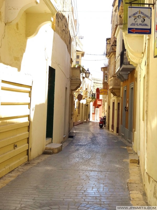 Rue calme à Victoria (Gozo, Malte)