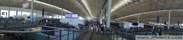 Departure Hall from Hong Kong Airport हांगकांग अंतरराष्ट्रीय हवाई अड्डे के प्रस्थान हॉल