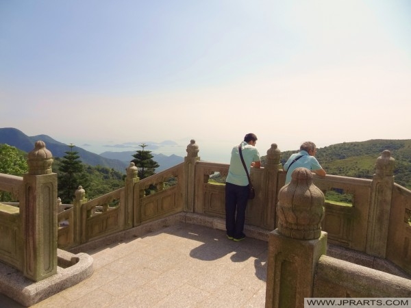 Enjoying the view of Ngong Ping 360, Hong Kong Apreciando a vista de Ngong Ping 360, Hong Kong