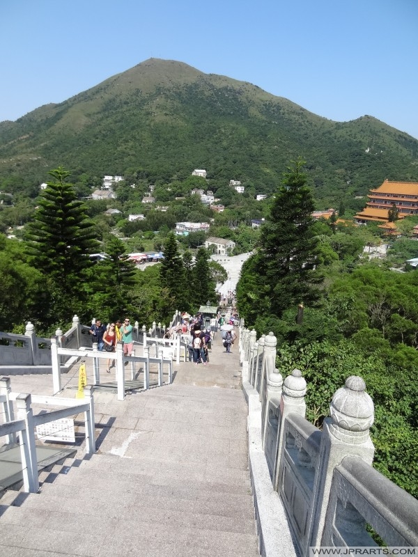 Stairs on the Way Down (Big Buddha, Hong Kong) الدرج على طول الطريق (بوذا الكبير، هونغ كونغ)
