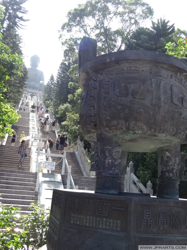 Large censer and Big Buddha in Hong Kong 大香炉和天坛香港