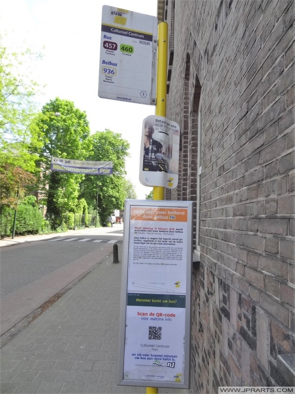 Przystanek autobusowy w Baarle-Hertog, Belgia