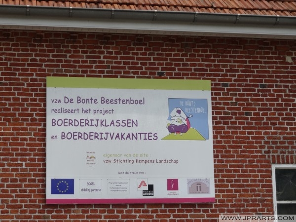 Youth Accommodation center 'De Bonte Beestenboel' in Wortel Colony, Belgium Youth centre d'hébergement 'De Bonte Beestenboel' Wortel Colony, Belgique
