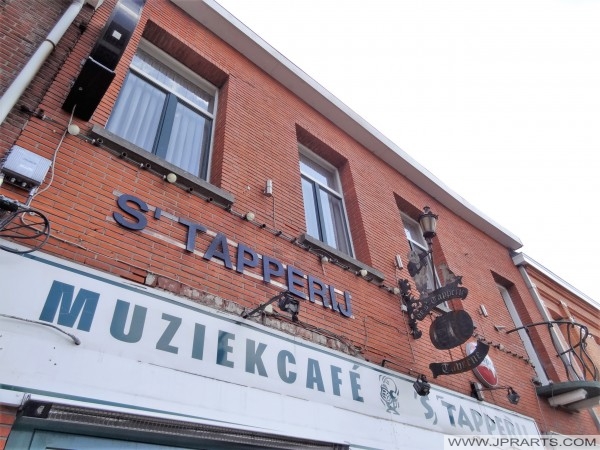 Muziekcafé Stapperij in Baarle-Nassau, The Netherlands Muziekcafé Stapperij à Baarle-Nassau, Pays-Bas