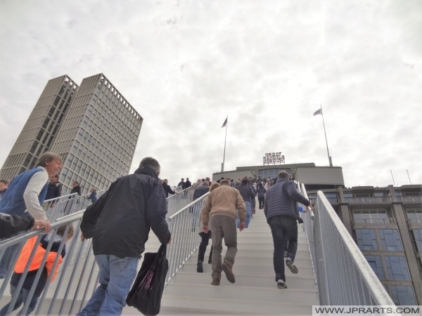 W drodze na dachu budynku hurtowy (Groothandelsgebouw) w Rotterdam, Holandia