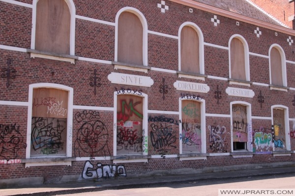 Abandoned Sinte Cornelius Gesticht (Mental Asylum) in Doel, Belgium Abandonné Sinte Cornelius Gesticht (en asile psychiatrique) à Doel, Belgique