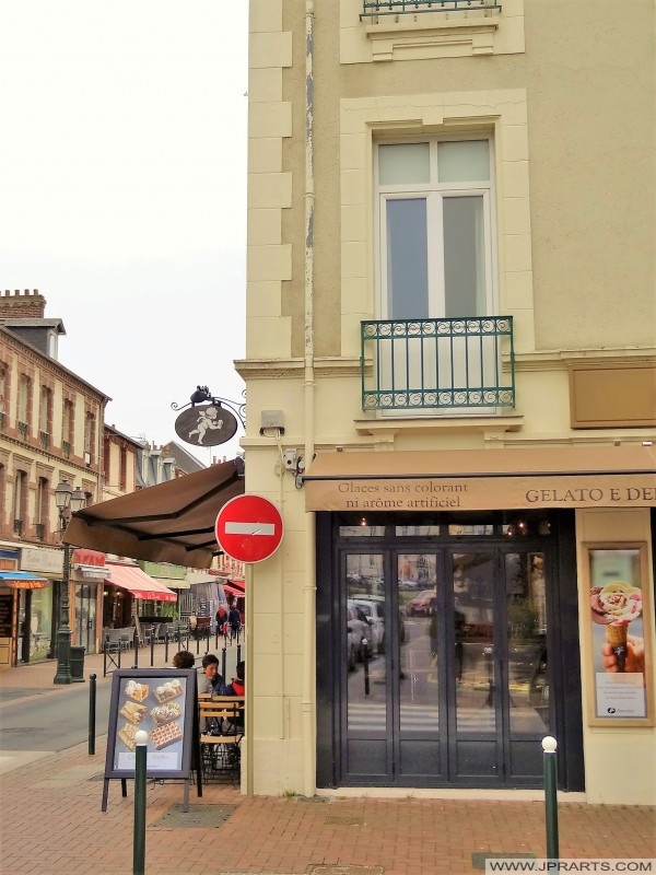 IJssalon Artisanal Amorino in Cabourg, France