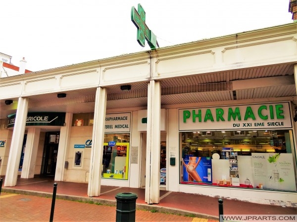 Farmacia Du XXIème Siècle a Cabourg, Francia