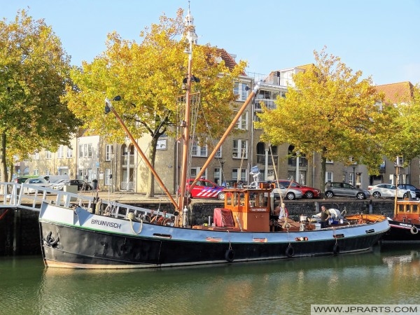 Salvage vessel 'De Bruinvisch' in Maassluis, The Netherlands Bergingsvaartuig De Bruinvisch (1937) in Maassluis, Nederland