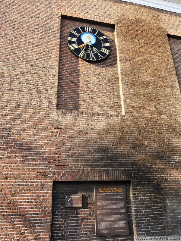 Tide clock (2001) by Jacob Venker in Maassluis, Netherlands Gezeitenuhr (2001) von Jacob Venker in Maassluis, Niederlande