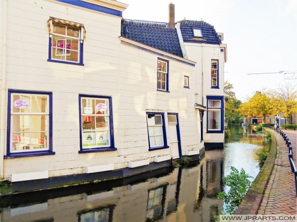 Kade langs de Goudsteen in Maassluis, Nederland
