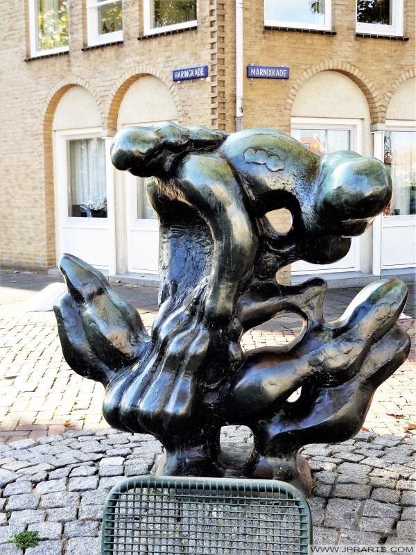 Kunstwerk 'De Visvangst' van Nic Jonk in Maassluis, Nederland