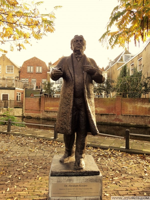 Statue of Statesman Dr. Abraham Kuyper (1837-1920) in Maassluis, Holland Standbeeld van staatsman dr. Abraham Kuyper (1837-1920) in Maassluis, Nederland
