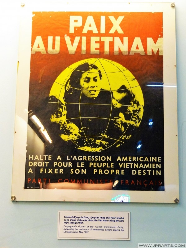 Affiche De Propagande Du Parti Communiste Francais Soutenant La Resistance Du Peuple Vietnamien Contre Lagression Americaine Mai 1967