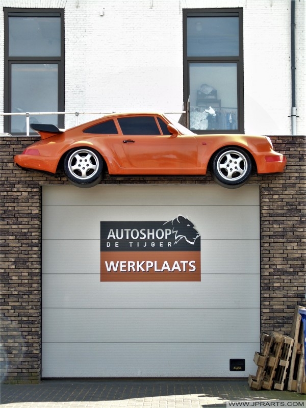 Autoshop De Tijger in Tilburg, Nederland