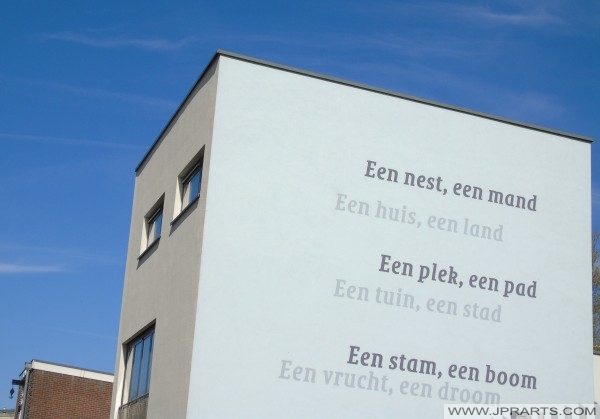 Gedicht op een Gebouw in Tilburg, Nederland