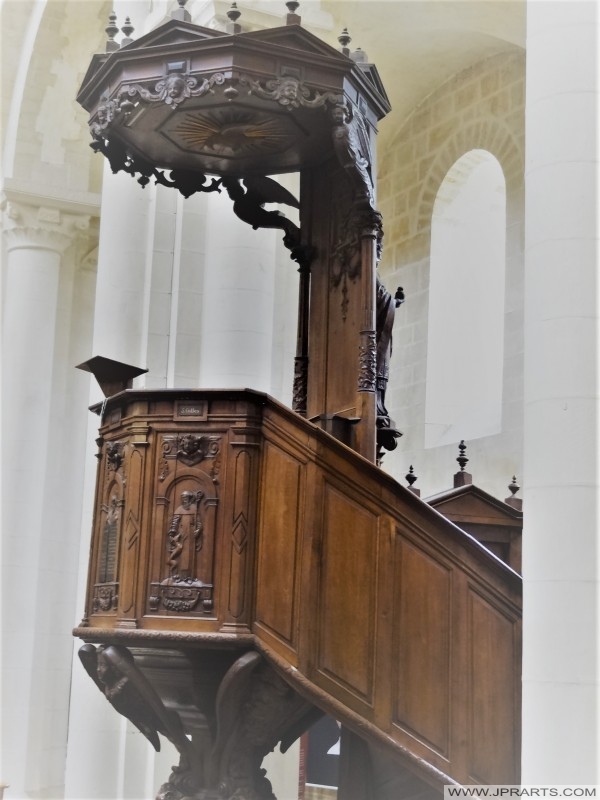 Chaire à l'Église de la Trinité (Abbaye aux Dames) à Caen, France