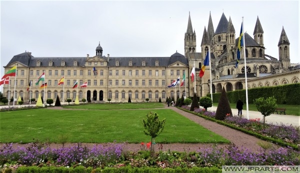 La Mairie et l'Abbaye aux Hommes à Caen, en France