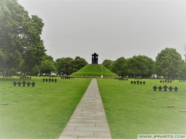 Cimetière Militaire Allemand de La Cambe (Normandie, France)