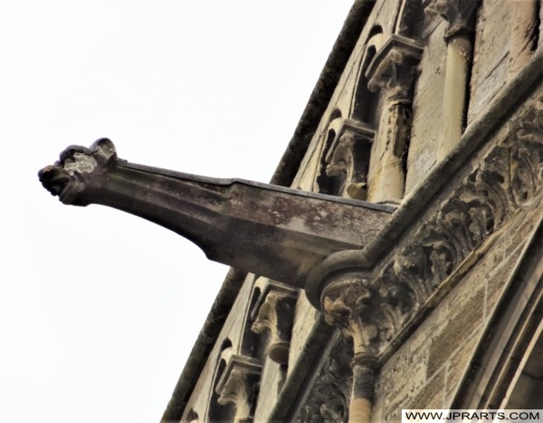 Gargoyle on the Cathedral of Our Lady of Bayeux in Normandy, France Gargouille sur la Cathédrale Notre-Dame de Bayeux en Normandie, France