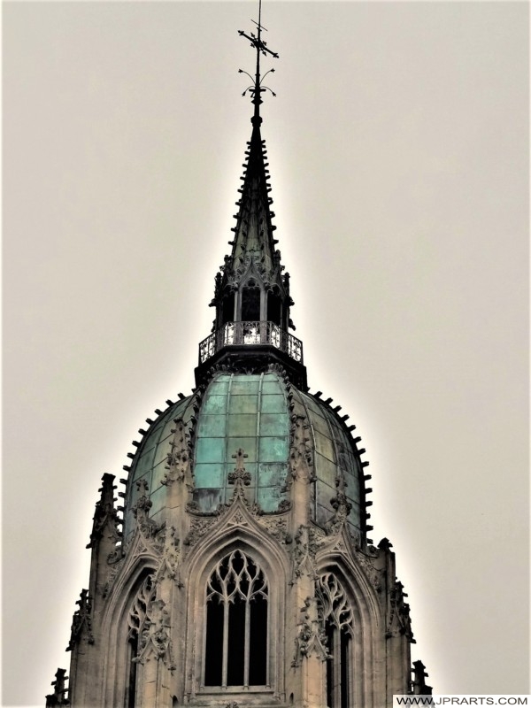 Klokkentoren van de Kathedraal van Bayeux in Normandië, Frankrijk