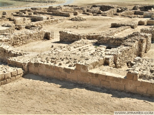الحفريات الأثرية بالقرب من قلعة البحرين