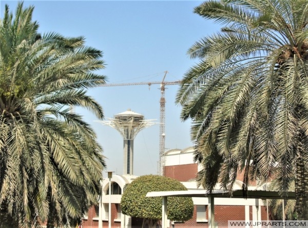 برج مراقبة على جسر الملك فهد بين البحرين والمملكة العربية السعودية