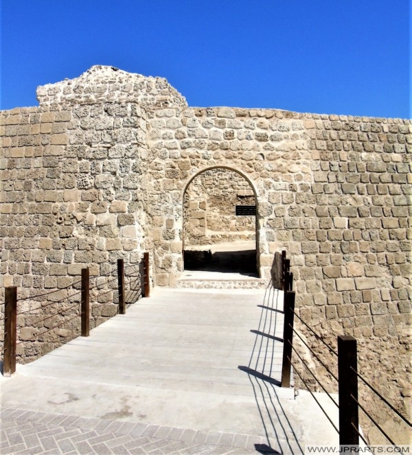 Entrance to the Bahrain Fort مدخل لقلعة البحرين
