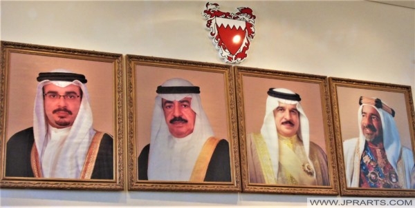 صور لحكام البحرين (تم تصويرها في متحف النفط)