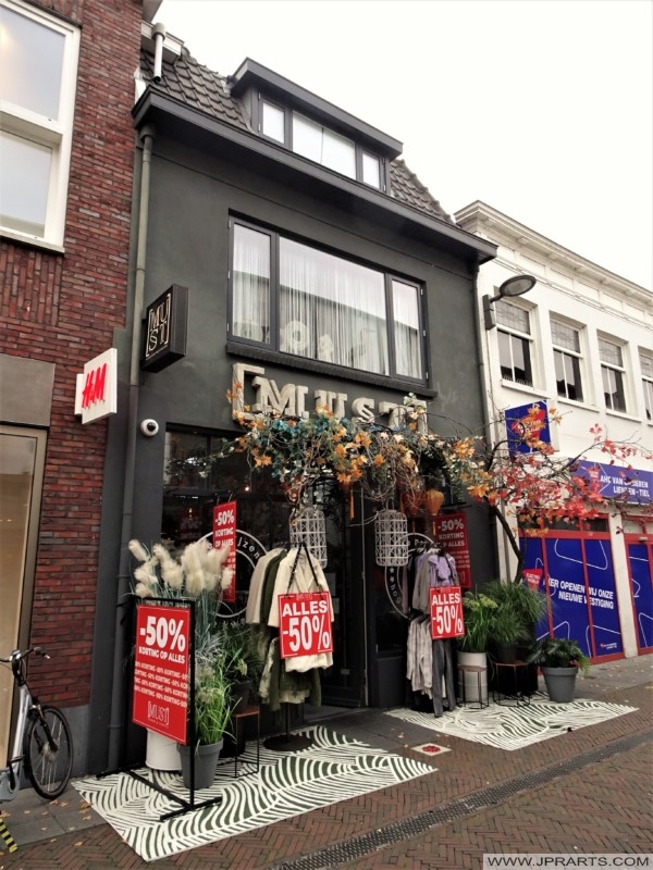 Must in the Voorstad of Tiel, Netherlands Must in de Voorstad van Tiel, Nederland