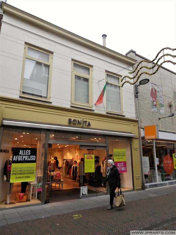 Closure sale (2020) at Bonita in Tiel, Netherlands Opheffingsuitverkoop (2020) bij de Bonita in Tiel, Nederland