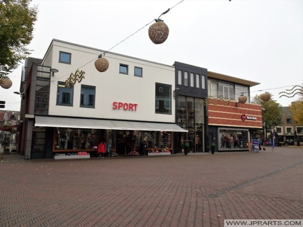 Sporthuis and Wuite Leisure Mode in Tiel, Netherlands Sporthuis en Wuite Vrijetijds Mode in Tiel, Nederland