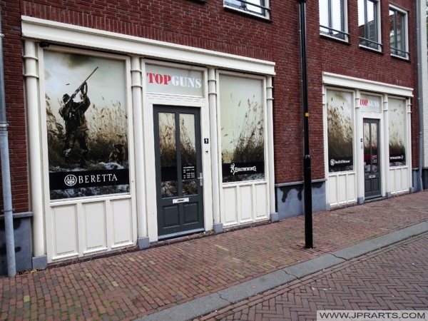 Gunshop Topguns in Tiel, Netherlands Tiel, Hollanda'da Silah Ticareti Topguns