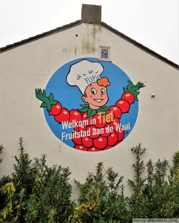 Flipje welcomes you to Tiel; 'Fruit city on the Waal' Flipje heet u Welkom in Tiel; 'Fruitstad aan de Waal'