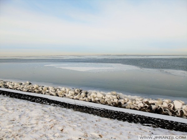 Frozen lakes in the Netherlands (Markermeer) Замерзшие озера в Нидерландах (Маркермер)