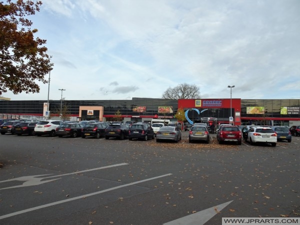 DM Drogist en Edeka (E Center Brüggemeier) in Kleef, Duitsland