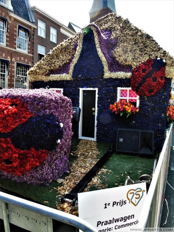 Winner in the Category Others of the Flower Parade 2022 in the Netherlands - In North Holland you start Blooming